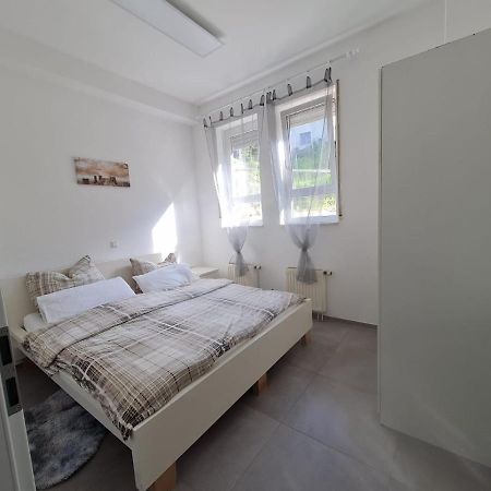 Pension Am Rathaus, 24H Check-In Mundelsheim ภายนอก รูปภาพ